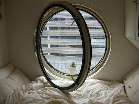 japanese capsule hotel